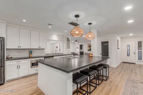 $899,000 | 5253 East Beck Lane, Scottsdale, AZ 85254