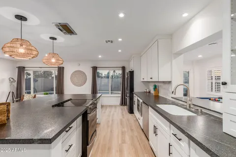 $899,000 | 5253 East Beck Lane, Scottsdale, AZ 85254