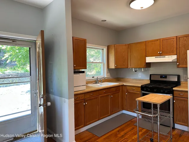 $1,800 | 20 Bigelow Hall, Unit 2, Saugerties, NY 12453