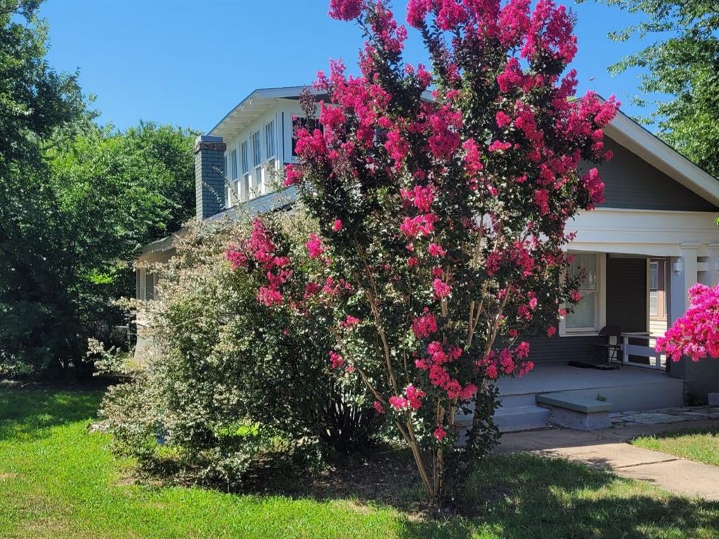 705 West 9th Street Cisco, TX 76437 - Photo 2 of 22 What it looks like during Spring Time