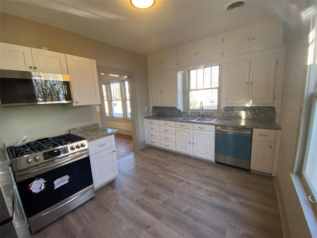 705 West 9th Street Cisco, TX 76437 - Photo 6 of 22 Brand New Appliances