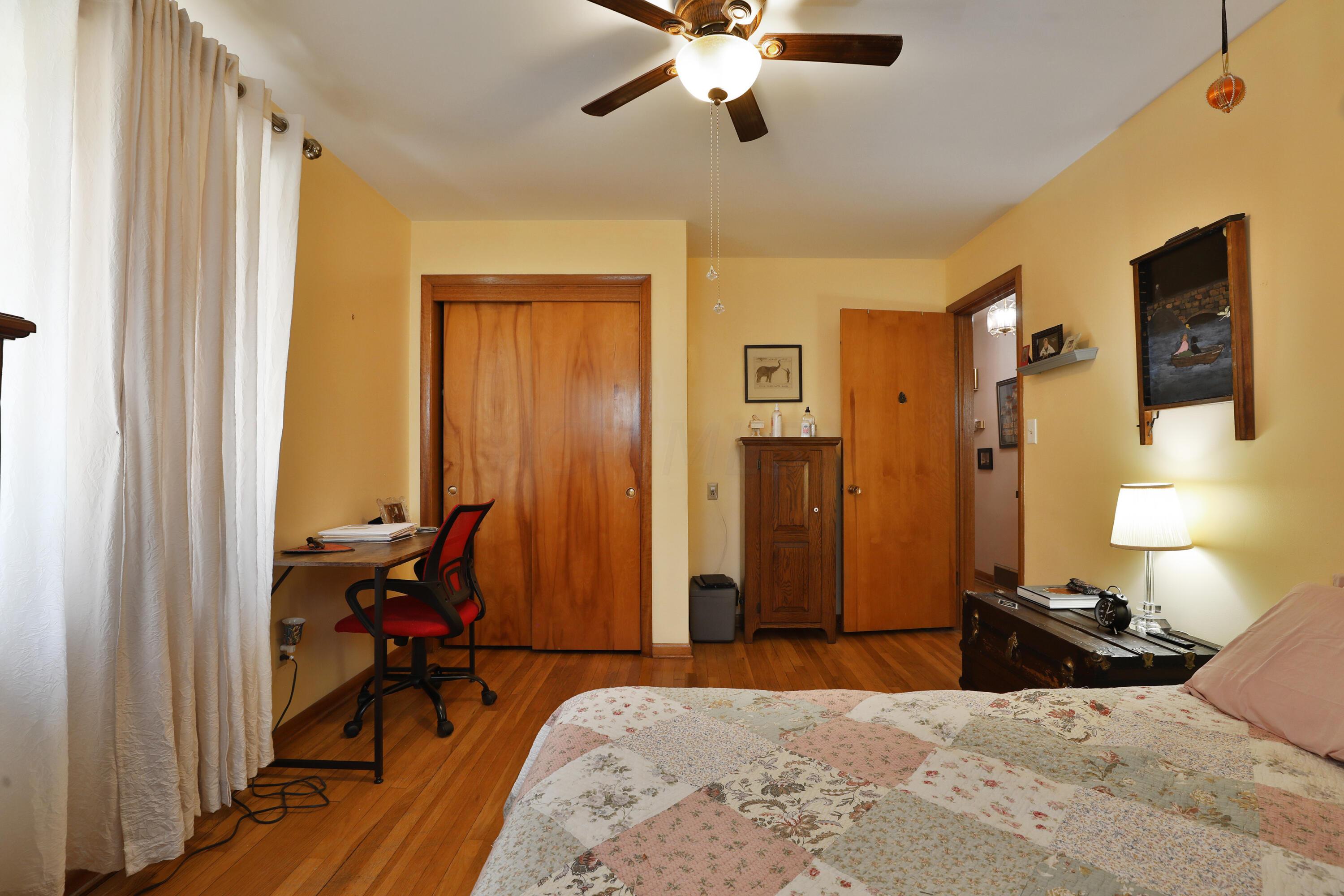 810 Salisbury Road Columbus, OH 43204 - Photo 20 of 34 Back bedroom