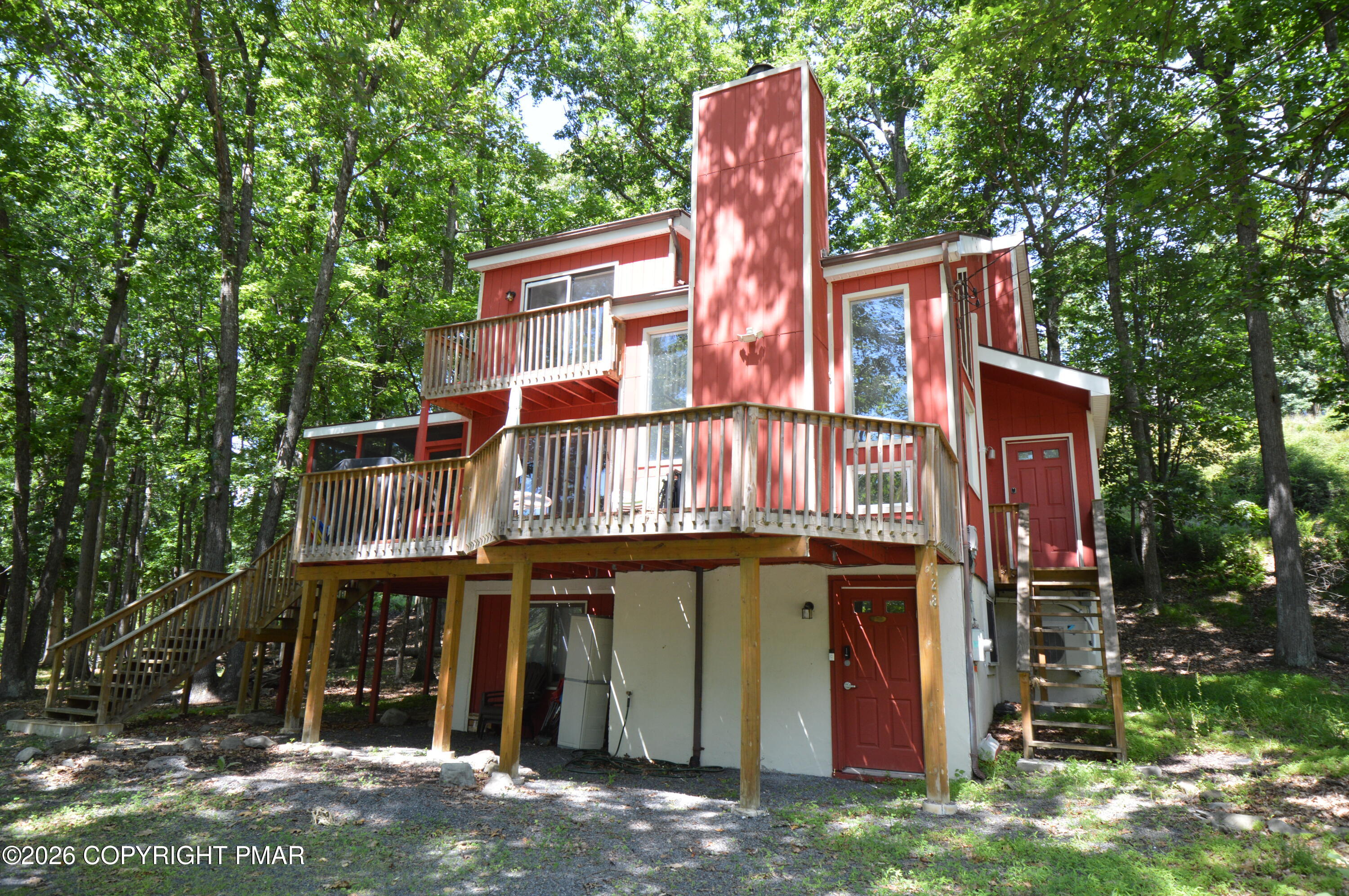 128 Ashley Court Bushkill, PA 18324 - Photo 2 of 40 Street view
