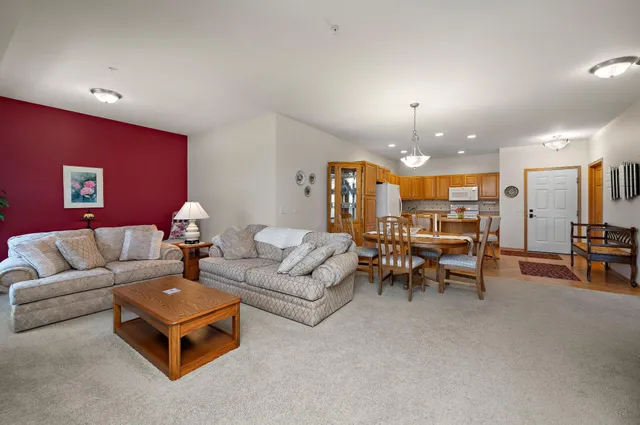 $315,000 | 9165 Comstock Lane North, Unit 204, Maple Grove, MN 55311