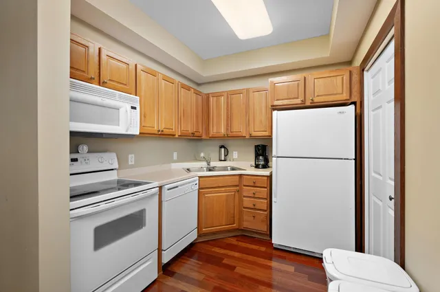 $315,000 | 9165 Comstock Lane North, Unit 204, Maple Grove, MN 55311