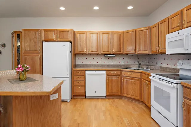 $315,000 | 9165 Comstock Lane North, Unit 204, Maple Grove, MN 55311