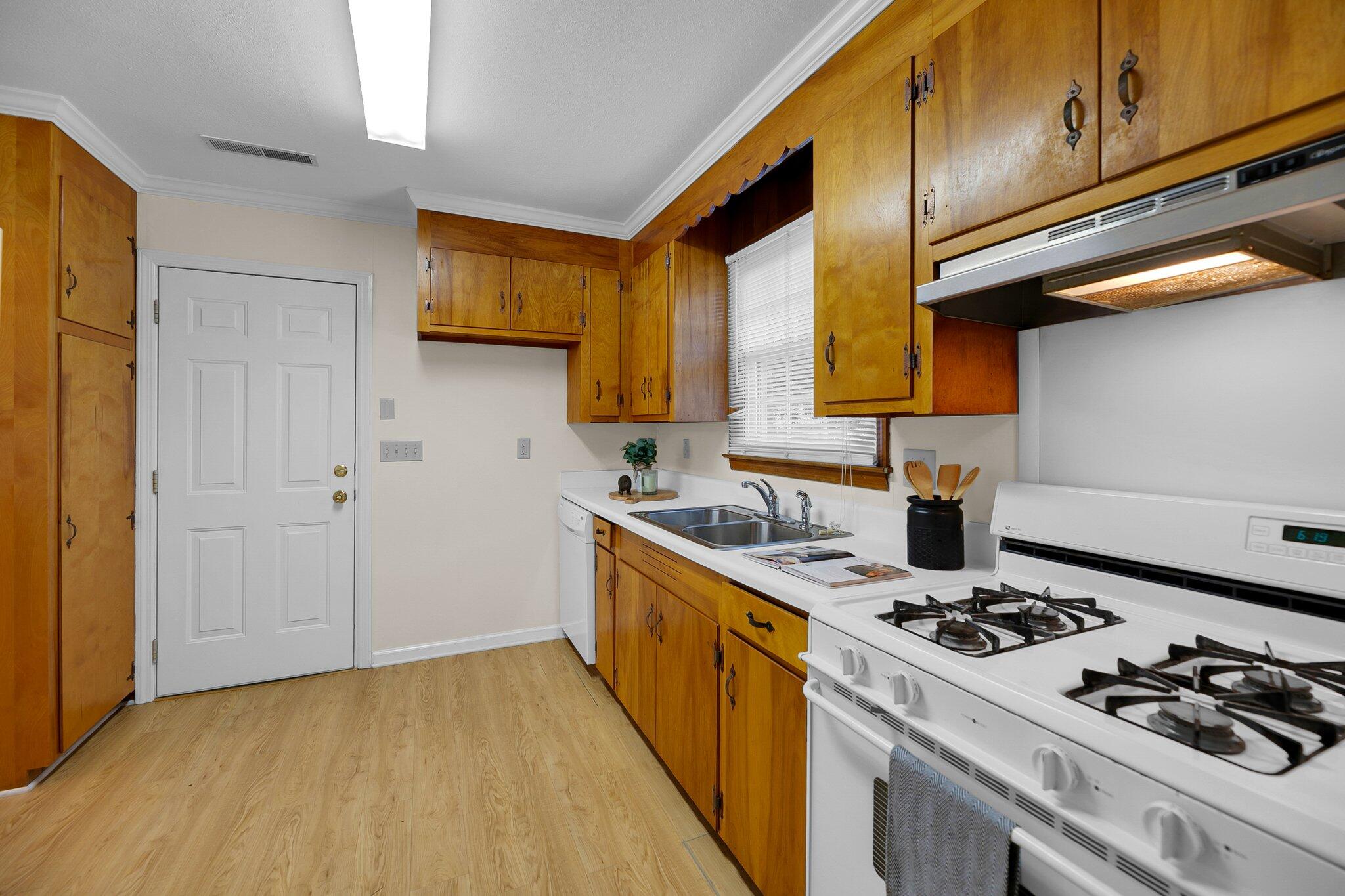 757 Bruce Street Charleston, SC 29412 - Photo 12 of 29 CREM -757 Bruce-10