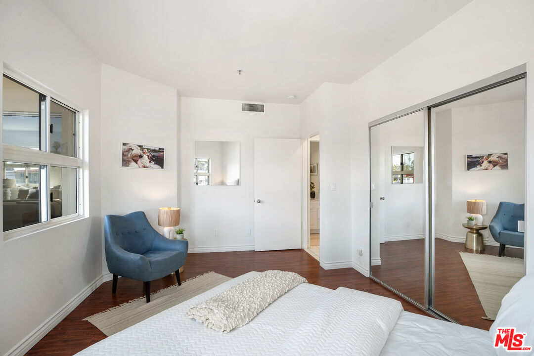 255 Main Street, Unit 101 Venice, CA 90291 - Photo 13 of 28 a bedroom with a bed and a chair