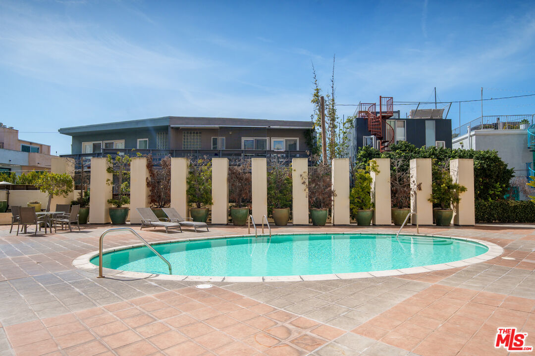 255 Main Street, Unit 101 Venice, CA 90291 - Photo 17 of 28 a view of a house with a yard table and chairs in patio