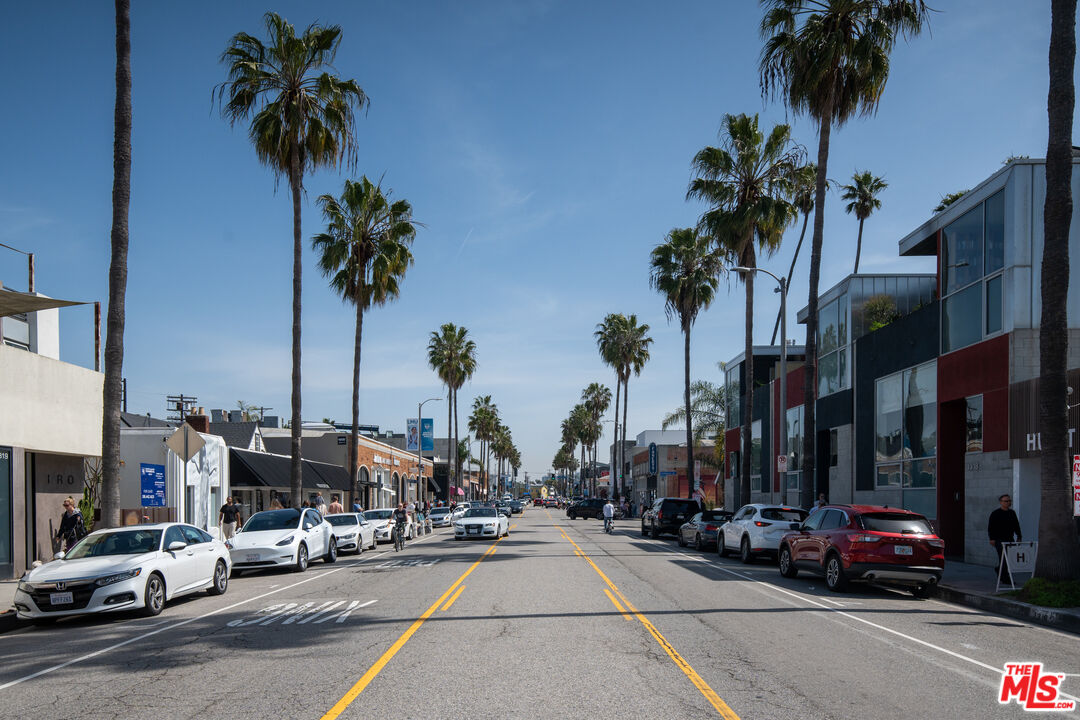 255 Main Street, Unit 101 Venice, CA 90291 - Photo 22 of 28 a view of a street with cars