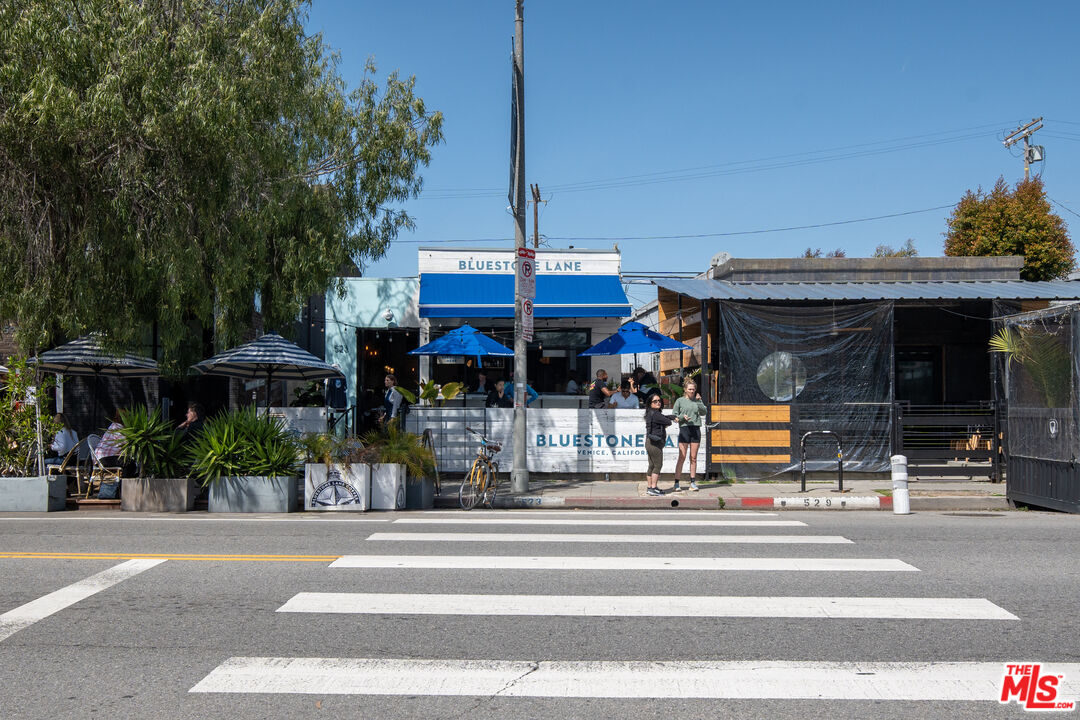 255 Main Street, Unit 101 Venice, CA 90291 - Photo 27 of 28 a view of a food mall next to a road