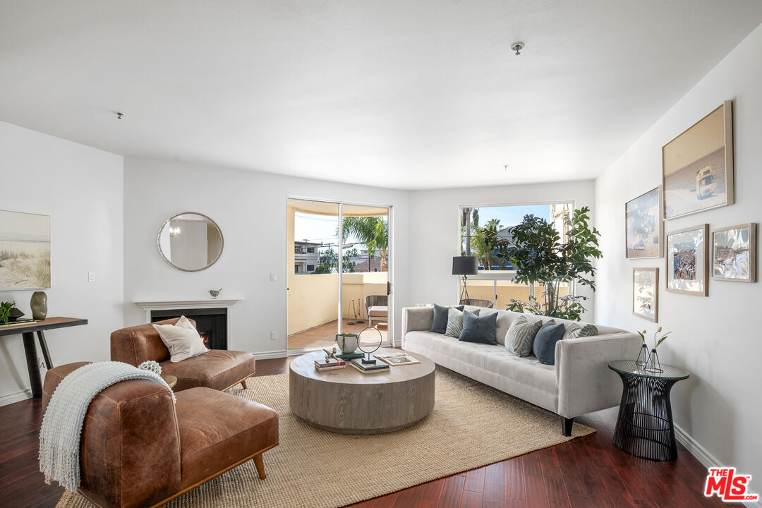 255 Main Street, Unit 101 Venice, CA 90291 - Photo 3 of 28 a living room with furniture and a large window