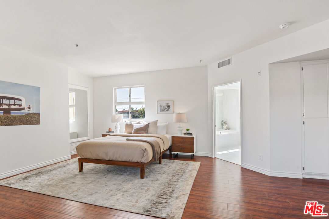 255 Main Street, Unit 101 Venice, CA 90291 - Photo 10 of 28 a bedroom with a bed and wooden floor