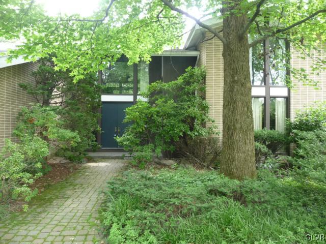 ENTRY WALK WAY TO FRONT DOOR