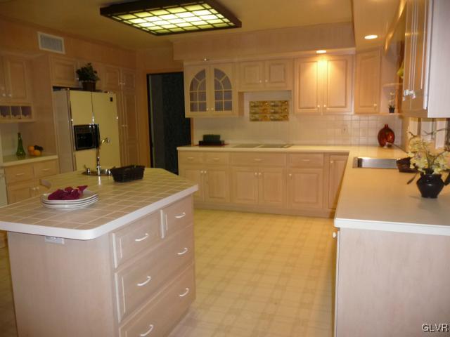 2214 Nottingham Road Allentown, PA 18103 - Photo 8 of 40 HUGE REMODELED KITCHEN WITH ISLAND CONTAINING VEGG