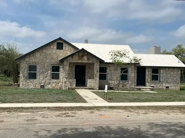 $218,000 | 205 South Price Street, Rocksprings, TX 78880