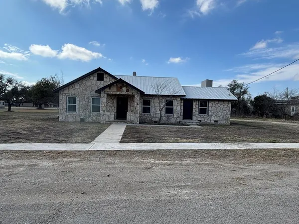 $218,000 | 205 South Price Street, Rocksprings, TX 78880
