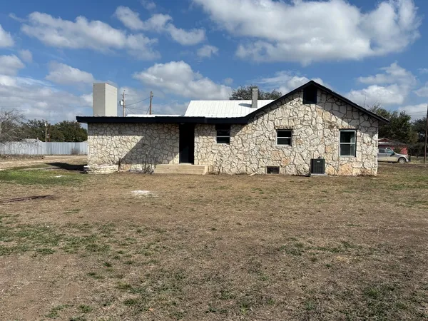 $218,000 | 205 South Price Street, Rocksprings, TX 78880