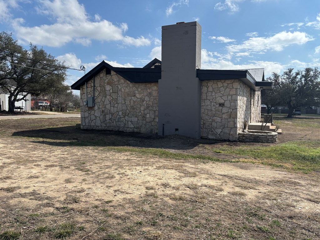 205 South Price Street Rocksprings, TX 78880 - Photo 4 of 23