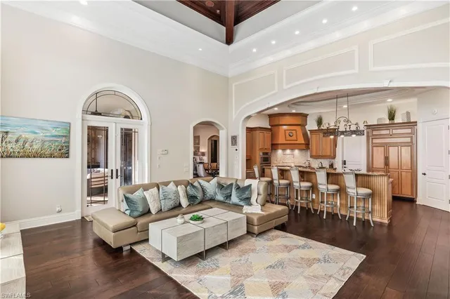 $4,950,000 | 280 Egret Avenue, Naples, FL 34108
