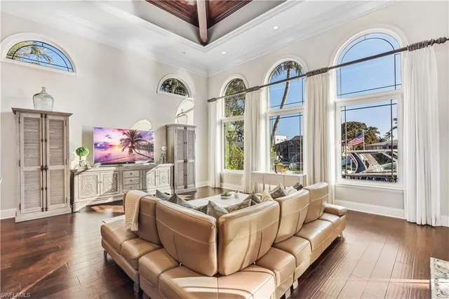 $4,950,000 | 280 Egret Avenue, Naples, FL 34108