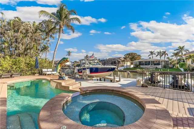 $4,950,000 | 280 Egret Avenue, Naples, FL 34108