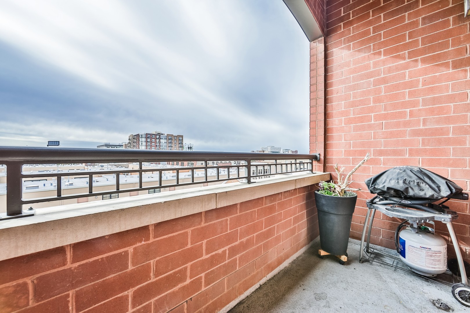 1148 West Monroe Street, Unit 5SE Chicago, IL 60607 - Photo 20 of 25 a view of a balcony