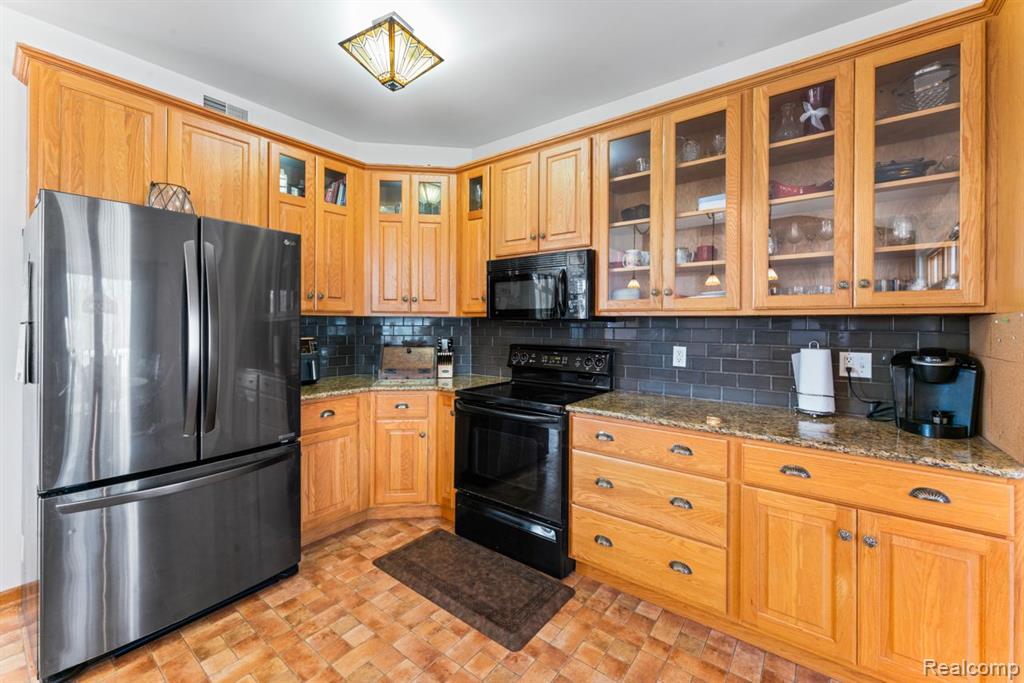 12247 West Coldwater Road Columbiaville, MI 48421 - Photo 12 of 49 Gallery Image 12