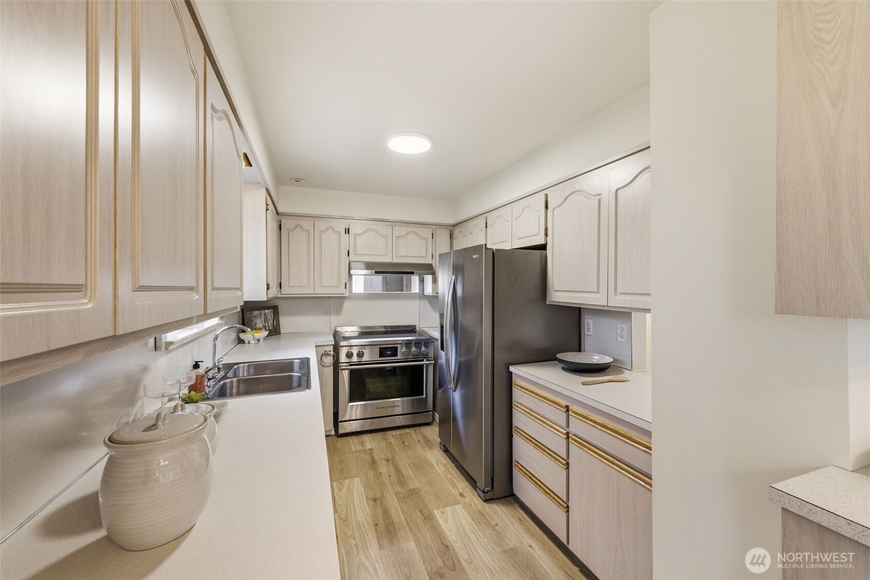 622 Southwest Othello Street Seattle, WA 98106 - Photo 10 of 39