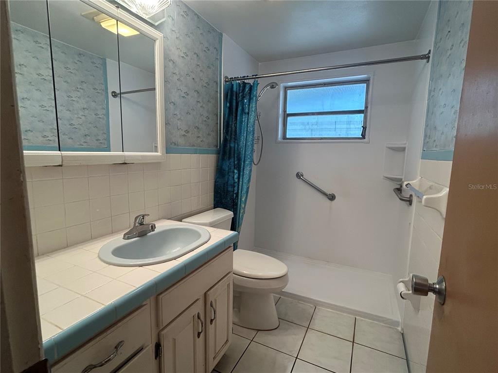 10463 Valencia Road Seminole, FL 33772 - Photo 11 of 31