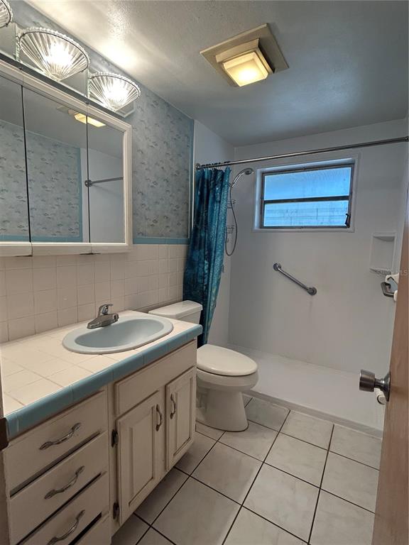 10463 Valencia Road Seminole, FL 33772 - Photo 12 of 31