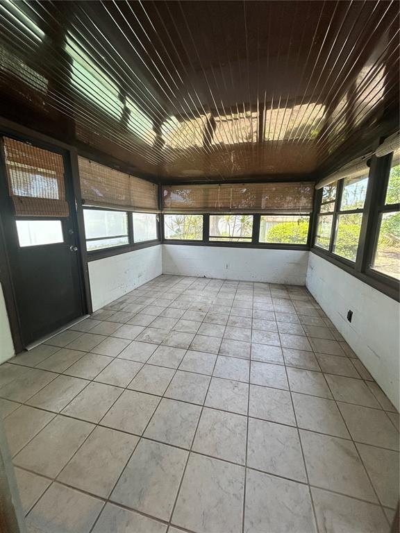10463 Valencia Road Seminole, FL 33772 - Photo 13 of 31