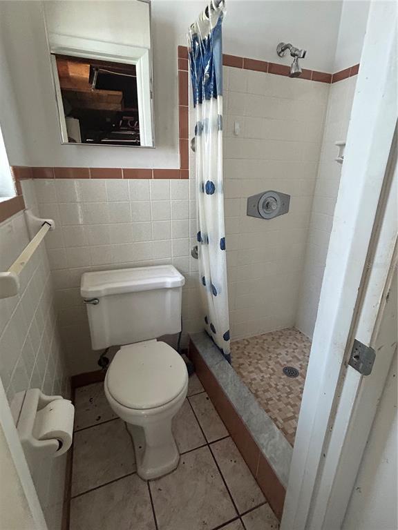 10463 Valencia Road Seminole, FL 33772 - Photo 14 of 31