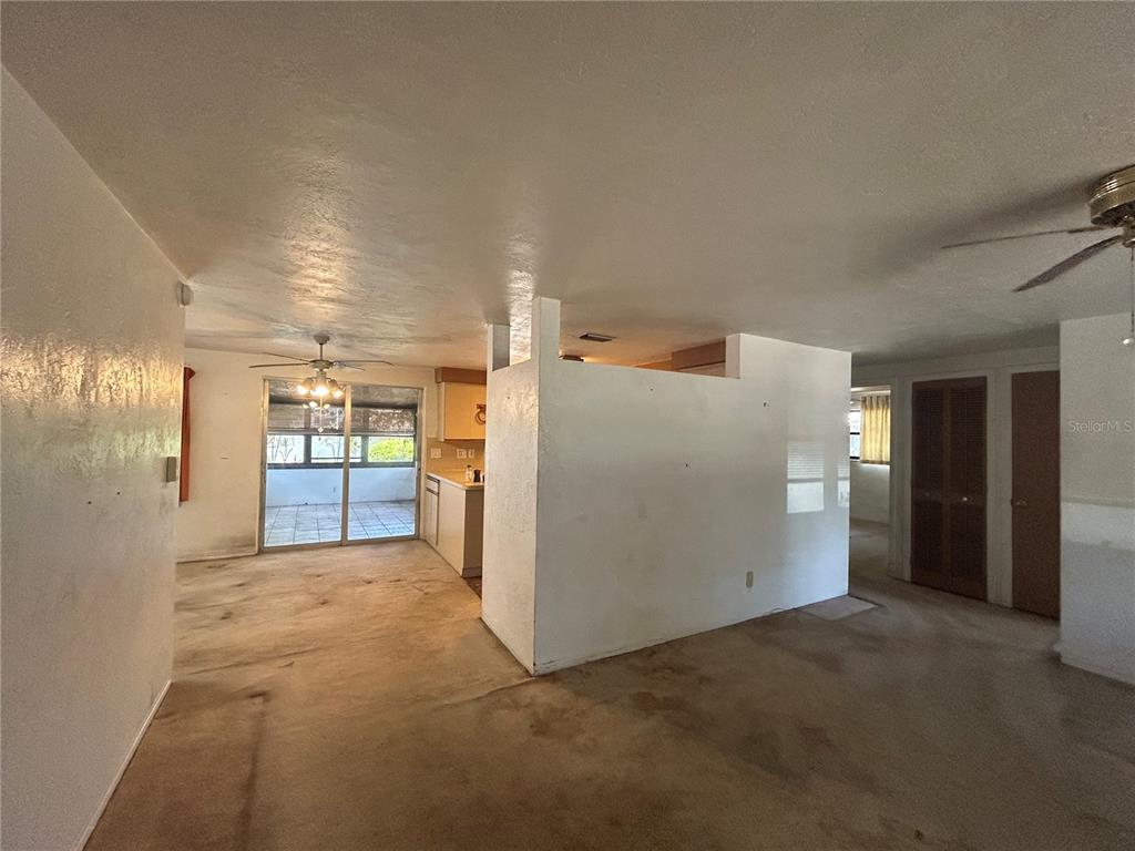 10463 Valencia Road Seminole, FL 33772 - Photo 3 of 31