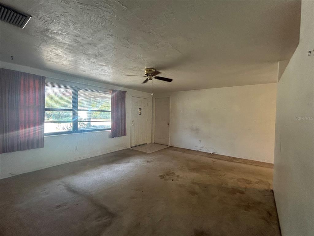 10463 Valencia Road Seminole, FL 33772 - Photo 4 of 31