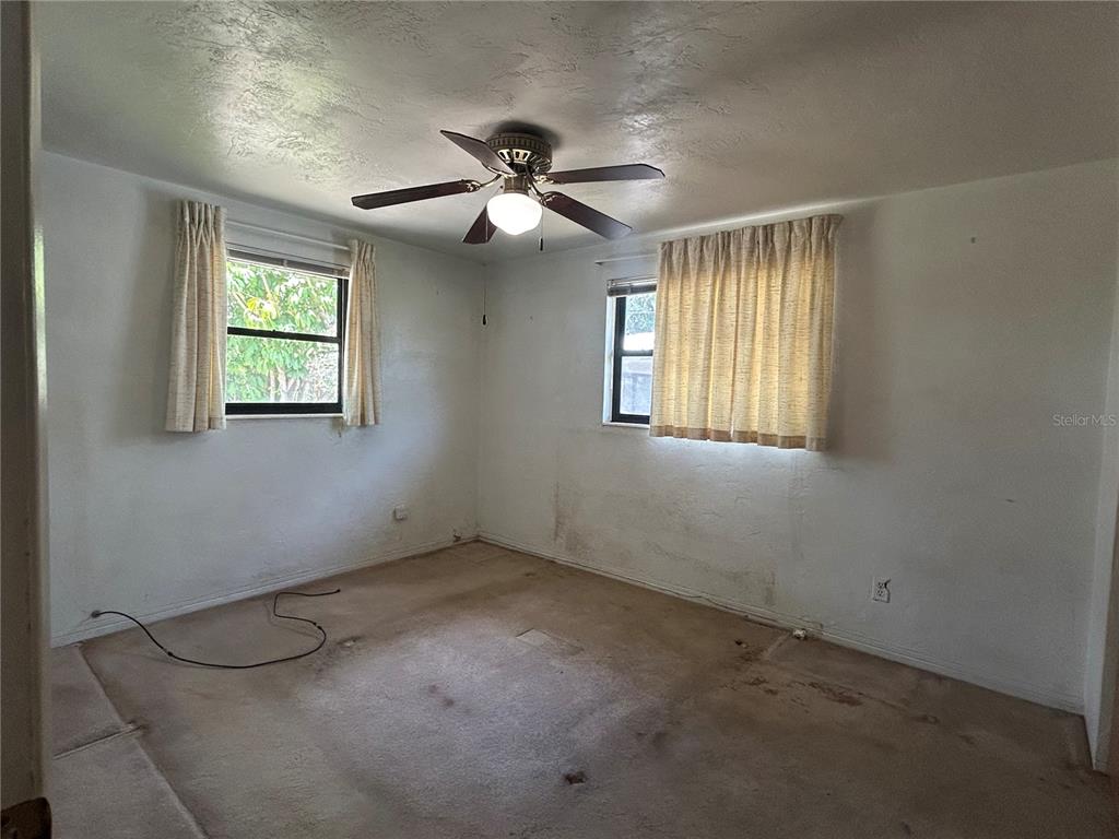 10463 Valencia Road Seminole, FL 33772 - Photo 10 of 31