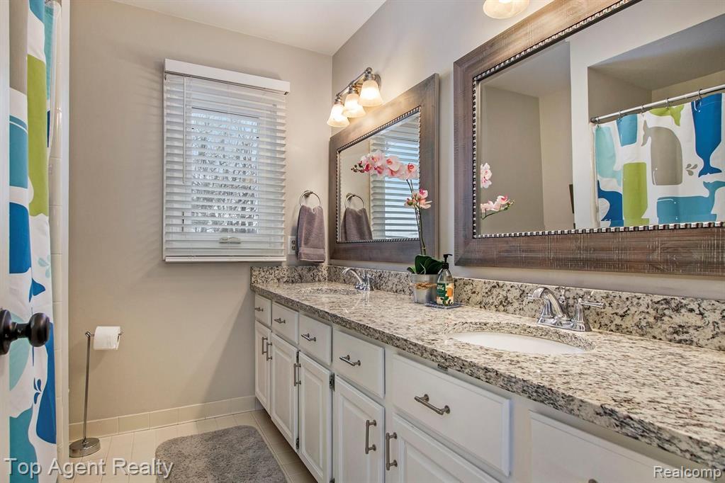 1470 Burhaven Drive Rochester Hills, MI 48306 - Photo 34 of 47