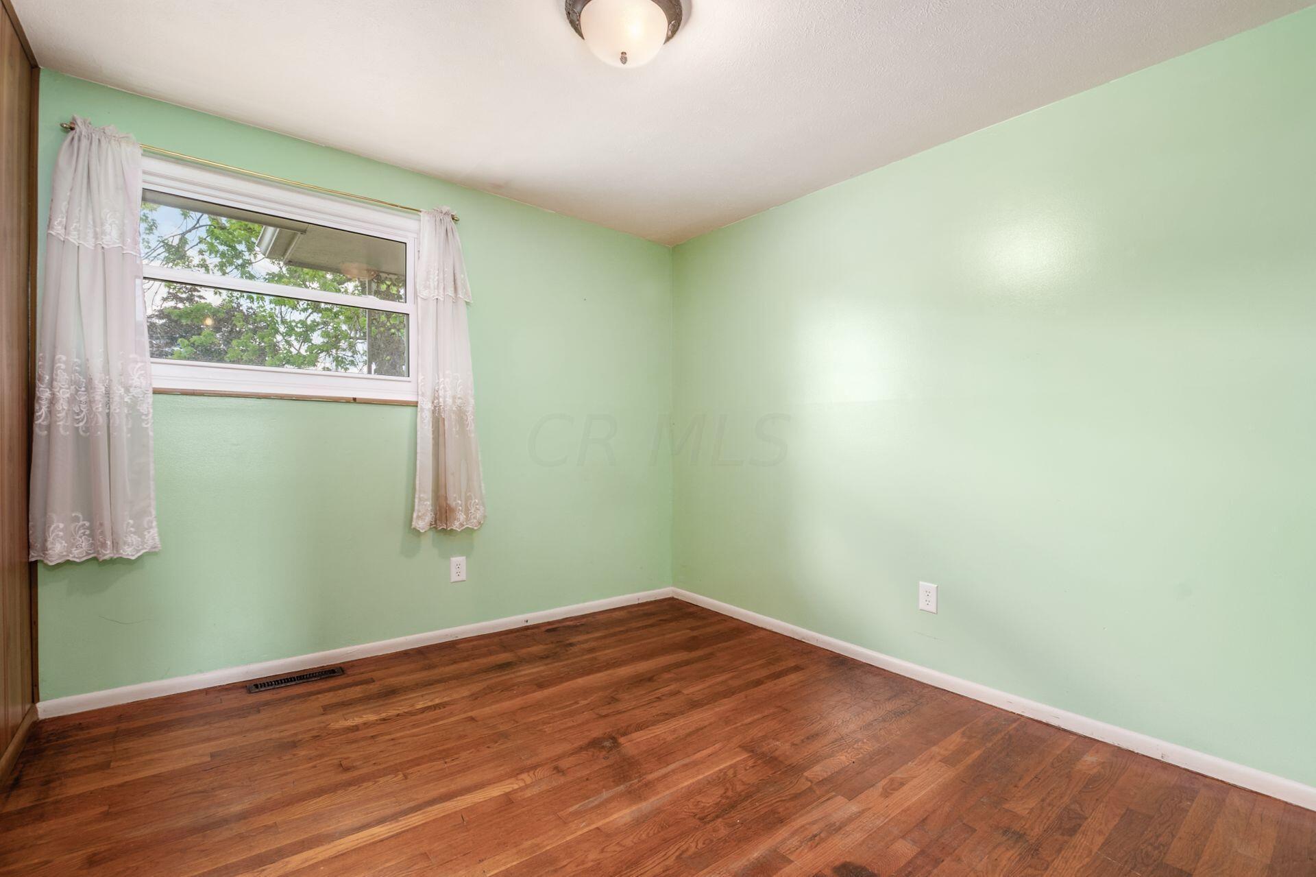 3909 Harwood Road Columbus, OH 43228 - Photo 11 of 22 014_ Rd Columbus OH 43228 USA