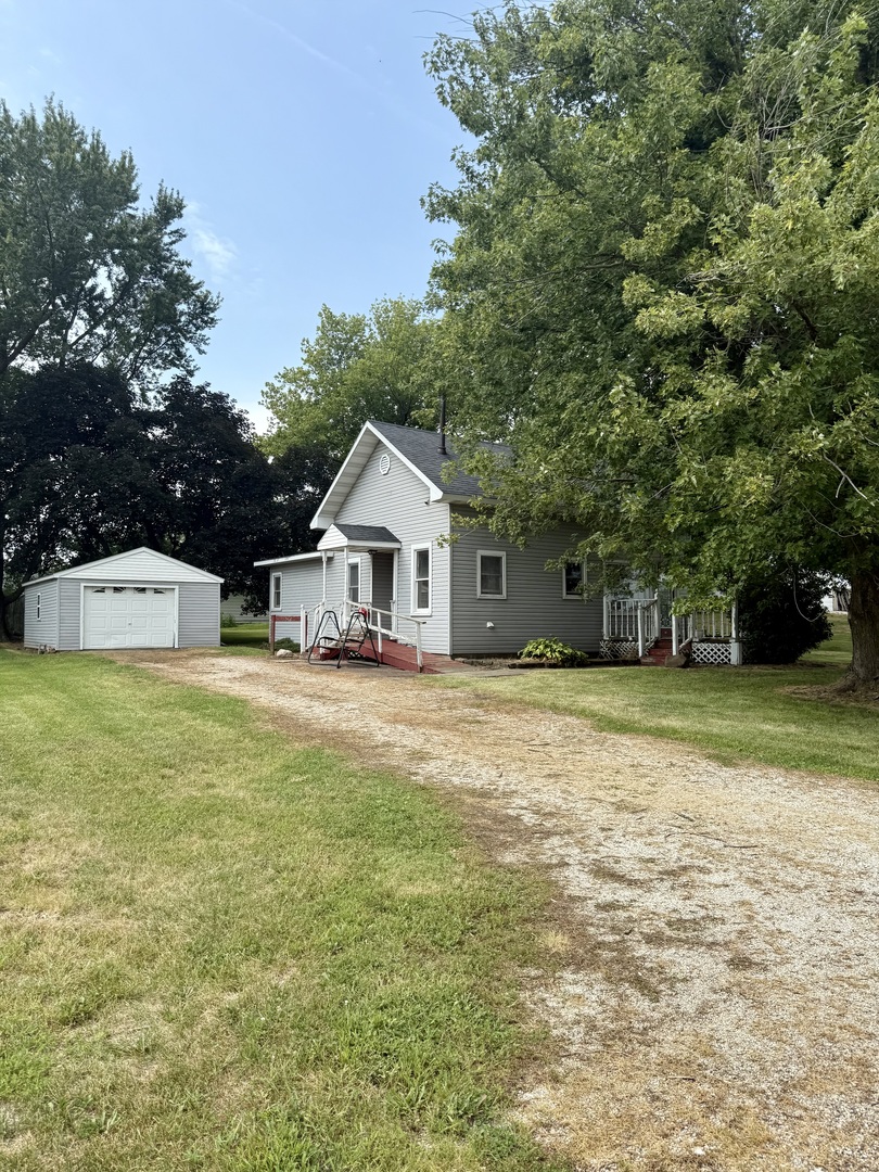 303 West Plumb Street Ransom, IL 60470 - Photo 3 of 12 a front view of a house with garden