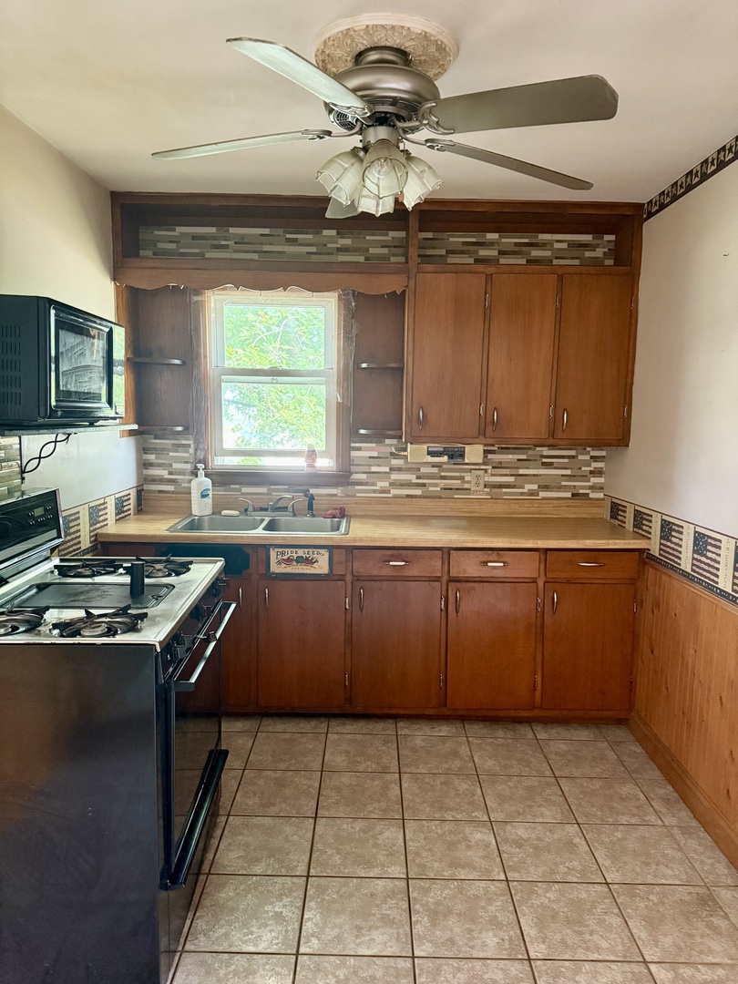 303 West Plumb Street Ransom, IL 60470 - Photo 4 of 12 a kitchen with stainless steel appliances granite countertop a sink and a counter