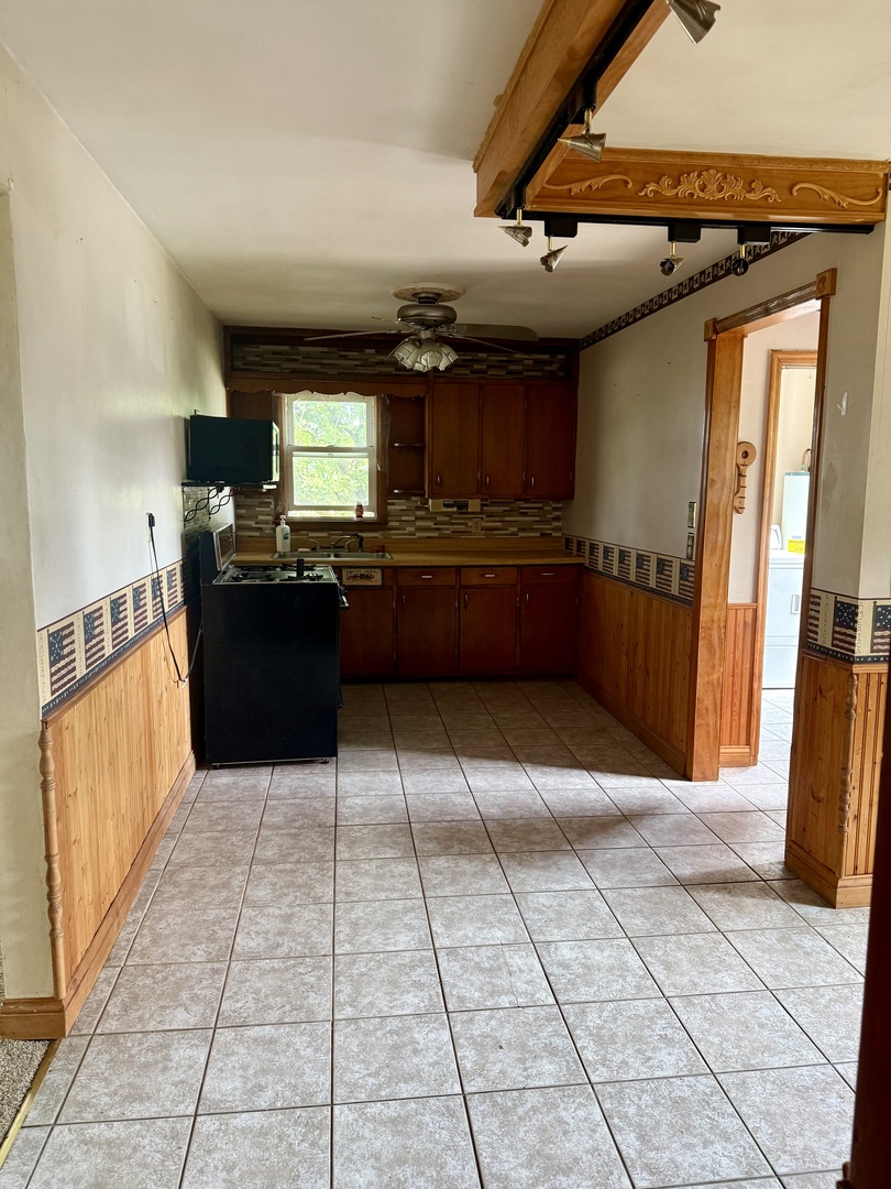 303 West Plumb Street Ransom, IL 60470 - Photo 6 of 12 a kitchen with stainless steel appliances granite countertop a refrigerator and a stove