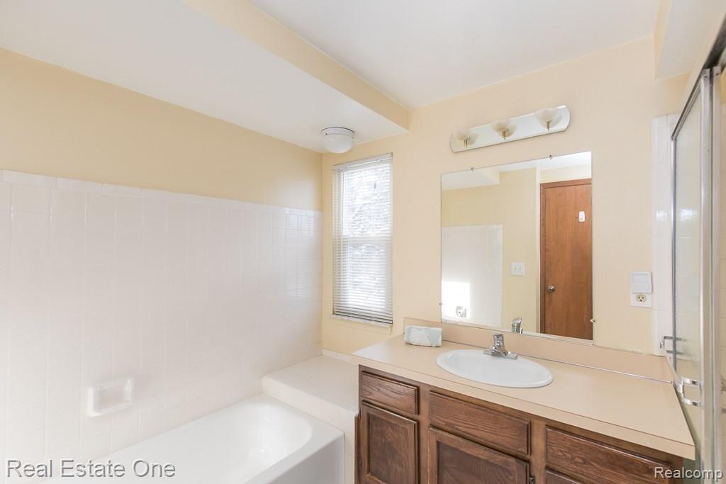 464 Timberline Drive Rochester Hills, MI 48309 - Photo 13 of 21