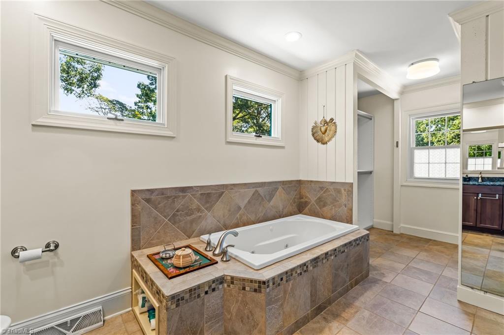 849 Chester Road Winston-Salem, NC 27104 - Photo 27 of 50 Jetted tub