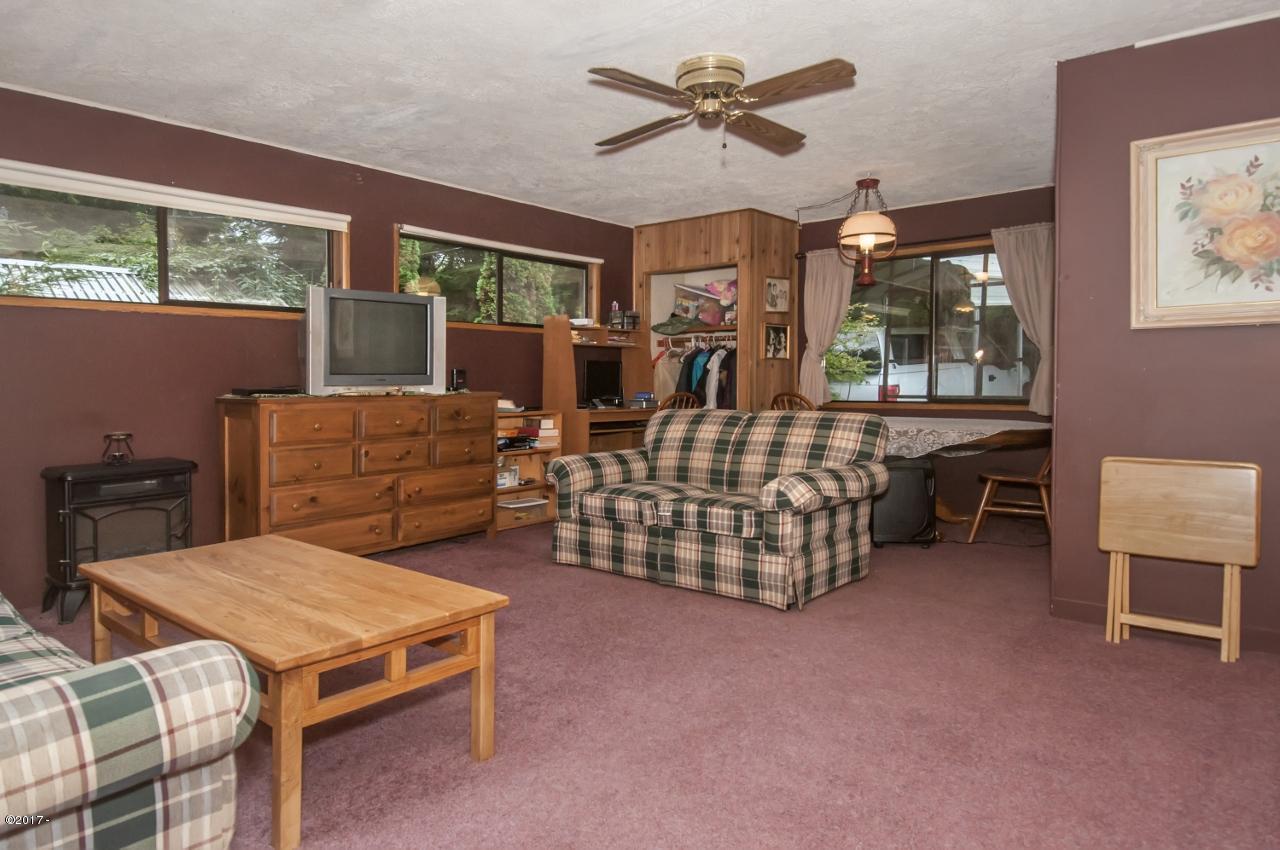 10950 Neskowin Road Neskowin, OR 97149 - Photo 10 of 23 Family Room - View 2 (1280x850)