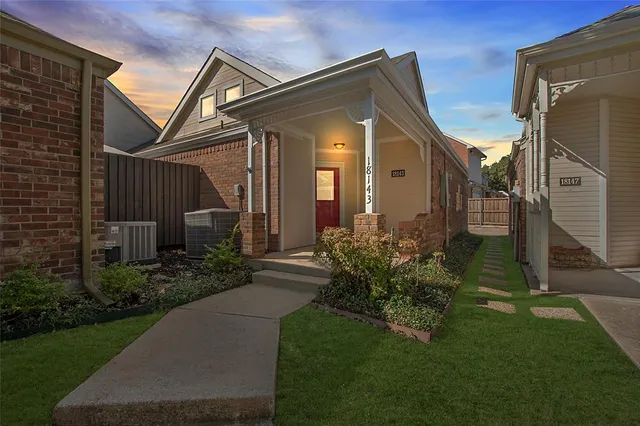 $2,250 | 18143 Whispering Gables Lane, Dallas, TX 75287