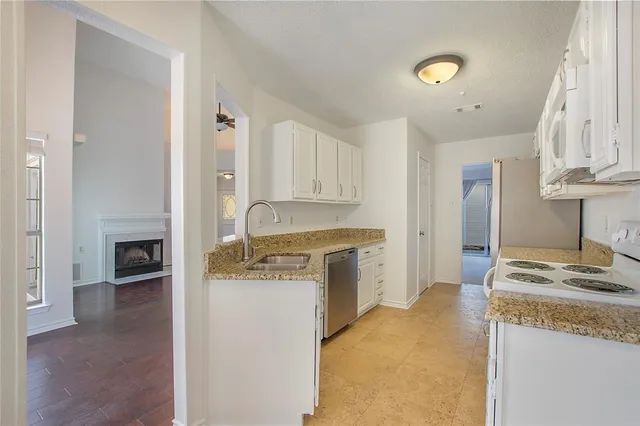 $2,250 | 18143 Whispering Gables Lane, Dallas, TX 75287