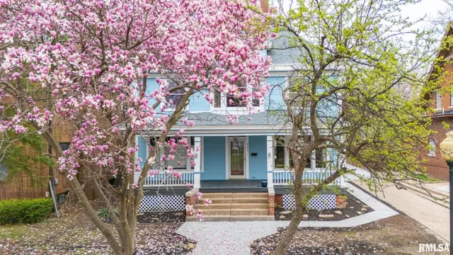 $187,000 | 943 Northeast Glen Oak Avenue, Peoria, IL 61603