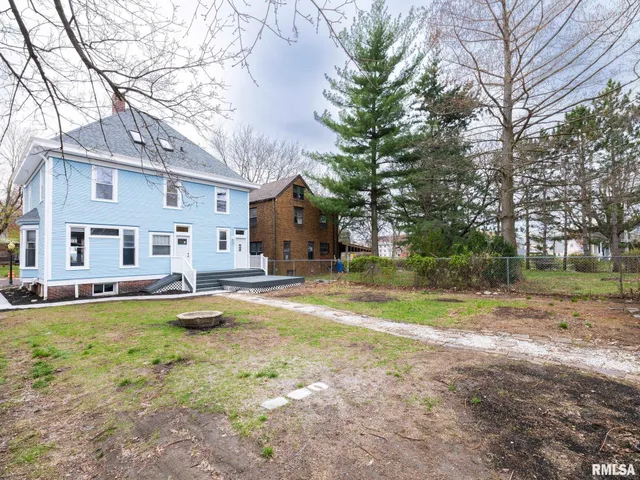 $187,000 | 943 Northeast Glen Oak Avenue, Peoria, IL 61603