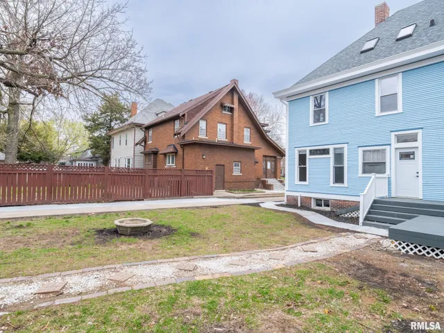 $187,000 | 943 Northeast Glen Oak Avenue, Peoria, IL 61603