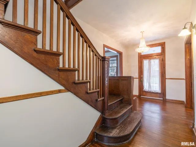 $187,000 | 943 Northeast Glen Oak Avenue, Peoria, IL 61603